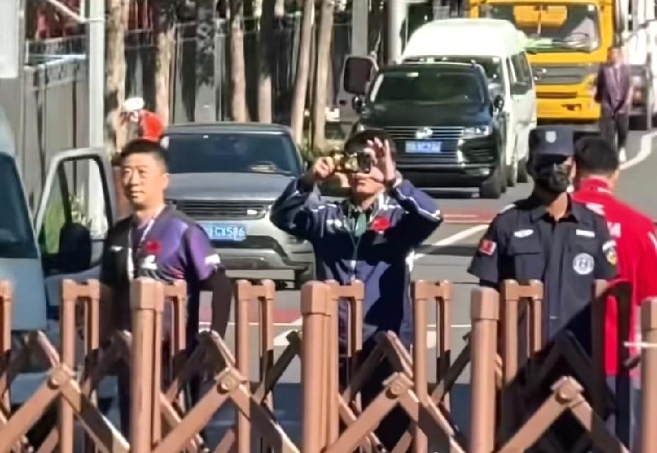关于白告指导和个别粉丝不愉快的视频，网上其实都有完整版，是10月6日，在WTT中
