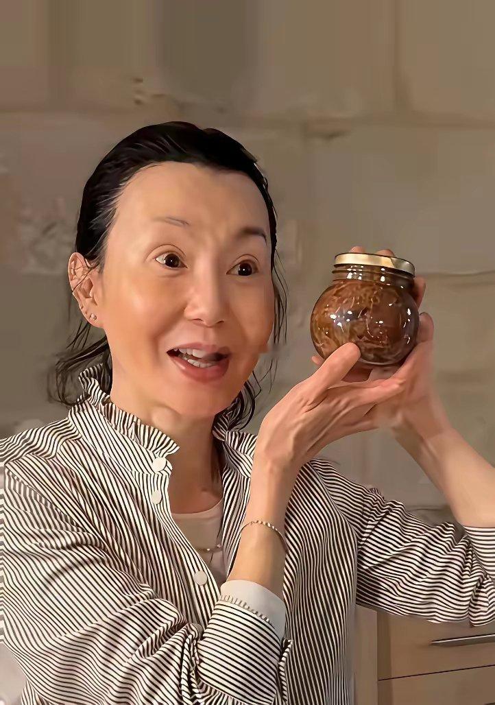 看来年轻时再好看，老了都一样，都是老太婆一个 