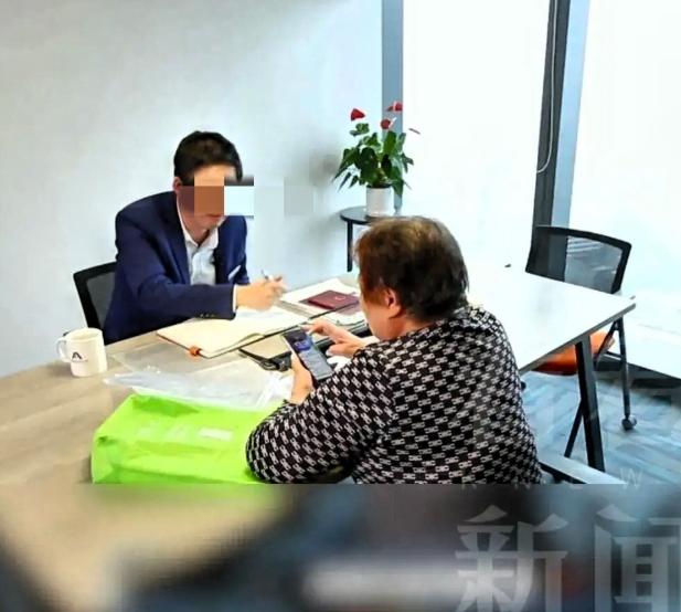 “人财两空！”上海，一阿姨拿出毕生积蓄，给儿子买了套使用权公房，承租人写着儿子名