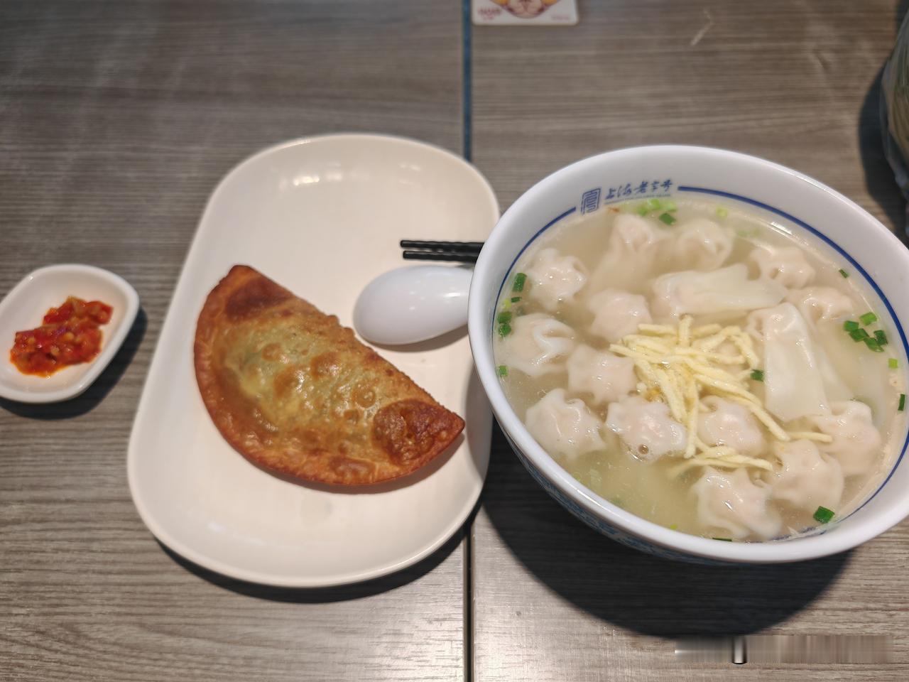 早晨去地下菜市场买带鱼，溜达了一圈，买好了带鱼和一把红薯叶。

星期六孩子们还在