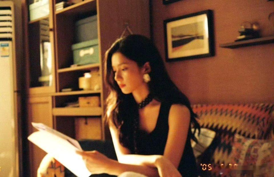 张婧仪演一部火一部 从当年的朱韵，到刚开播的《野狗骨头》，每一部播出热度、口碑都
