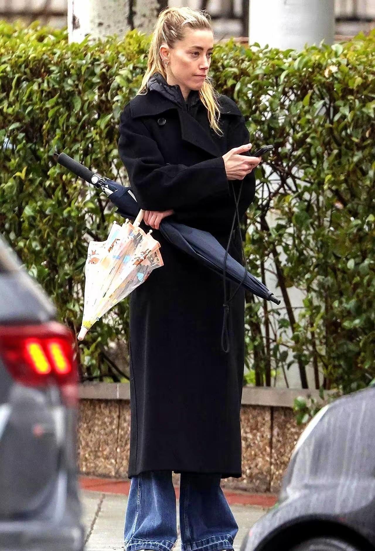 她输掉官司赔光家产、从好莱坞跌落神坛，看似是人生惨败，实则是清醒止损，放弃浮华换