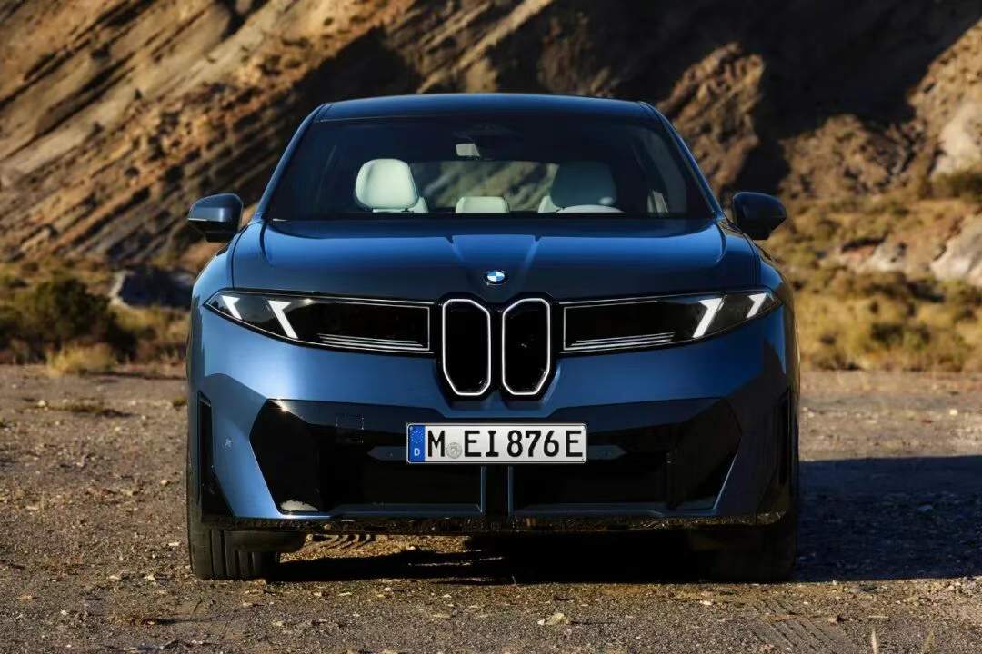 宝马新世代BMW iX3来了。这是宝马全新Neue Klasse架构的首款车型。