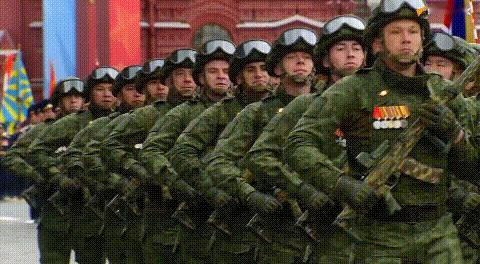 今年俄罗斯胜利日红场阅兵大幅精简，整场活动仅历时45分钟，全程没有任何重型军用装
