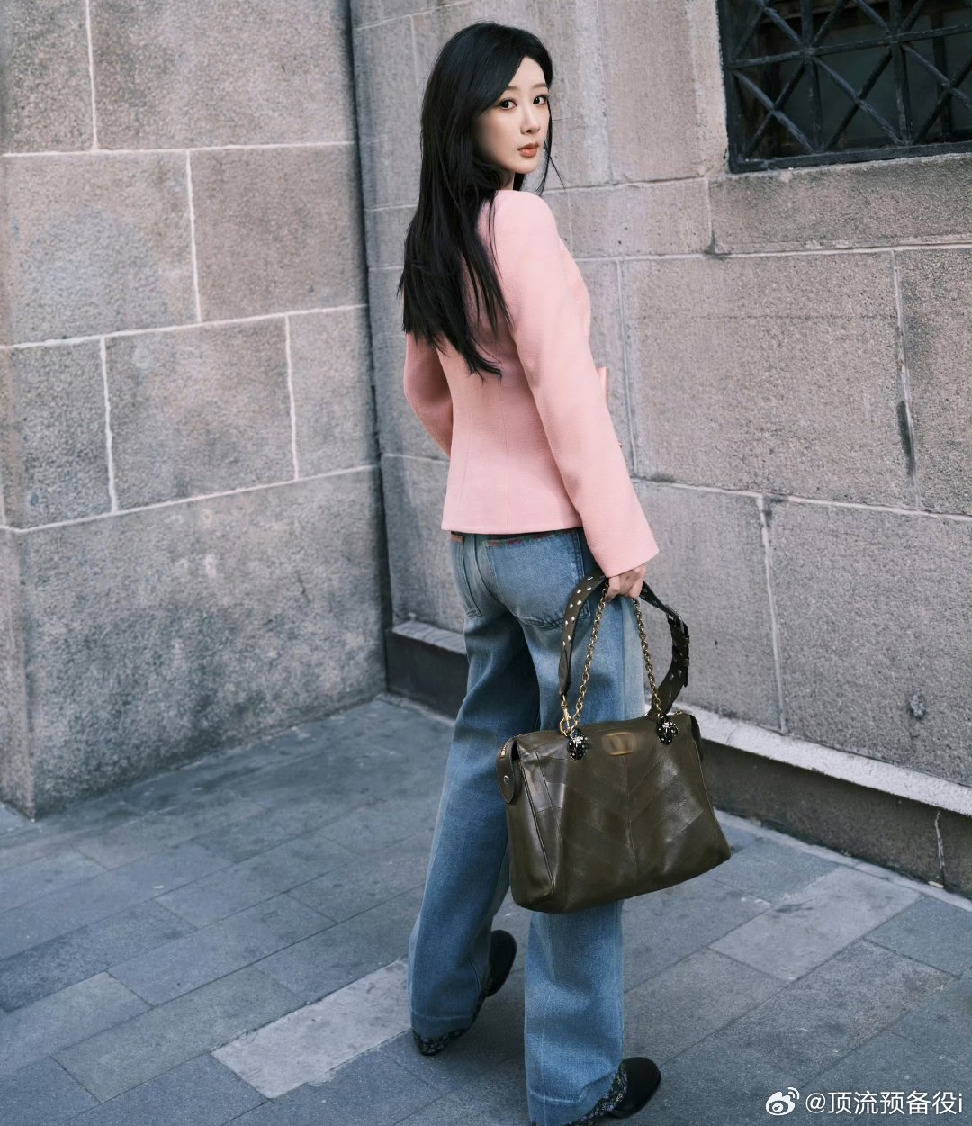 杨紫不愧是女频的神杨紫三部剧都开了研讨会，长相思 国色芳华 生命树 还得是杨紫 