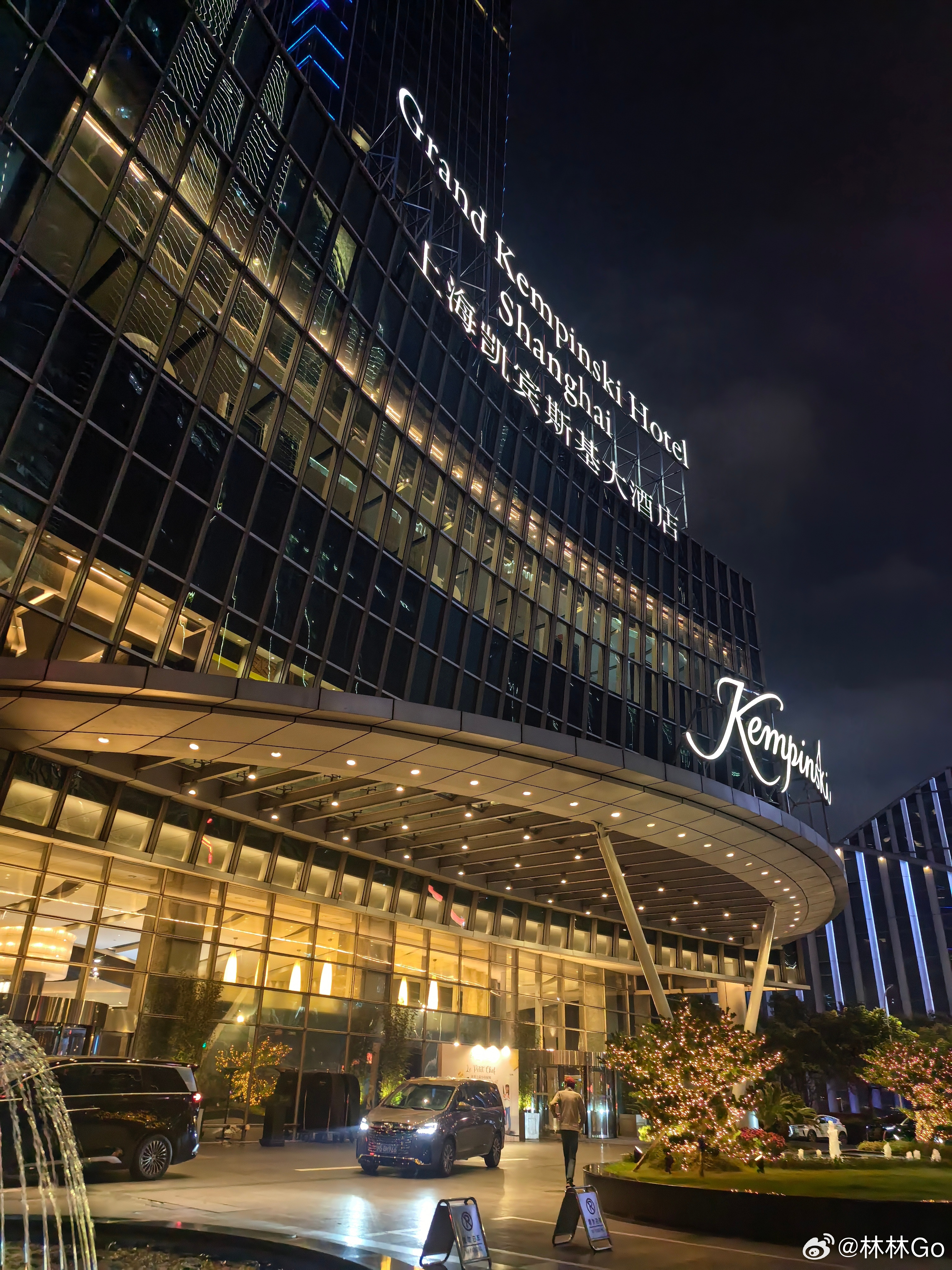 终于回来了。腾势Z9GT品鉴会之后，打车去虹桥火车站，火车到杭州东，坐地铁赶场铂