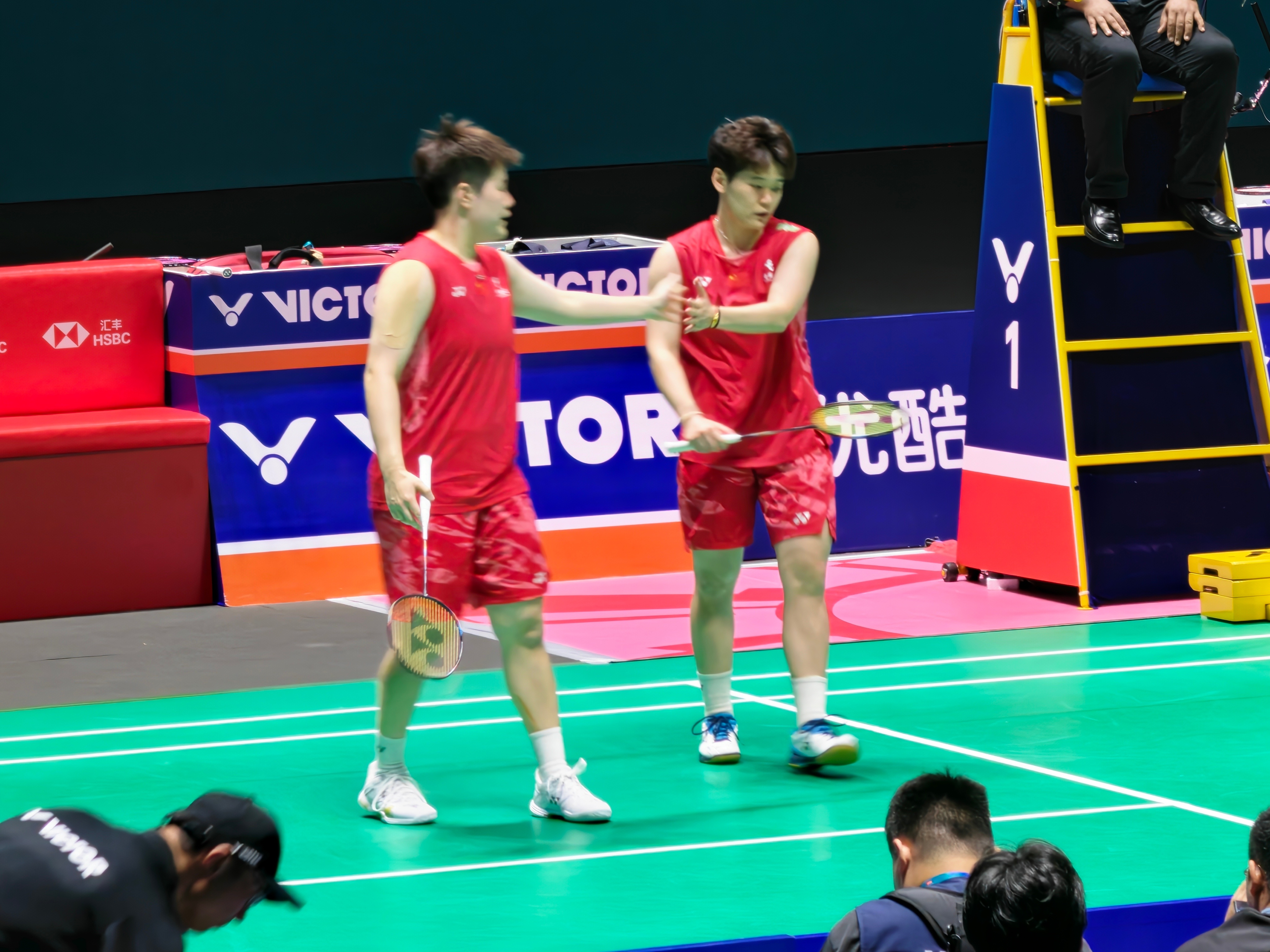 圣坛组合背靠背进决赛刘圣书谭宁2比0韩国组合刘圣书/谭宁🇨🇳 21-10、2