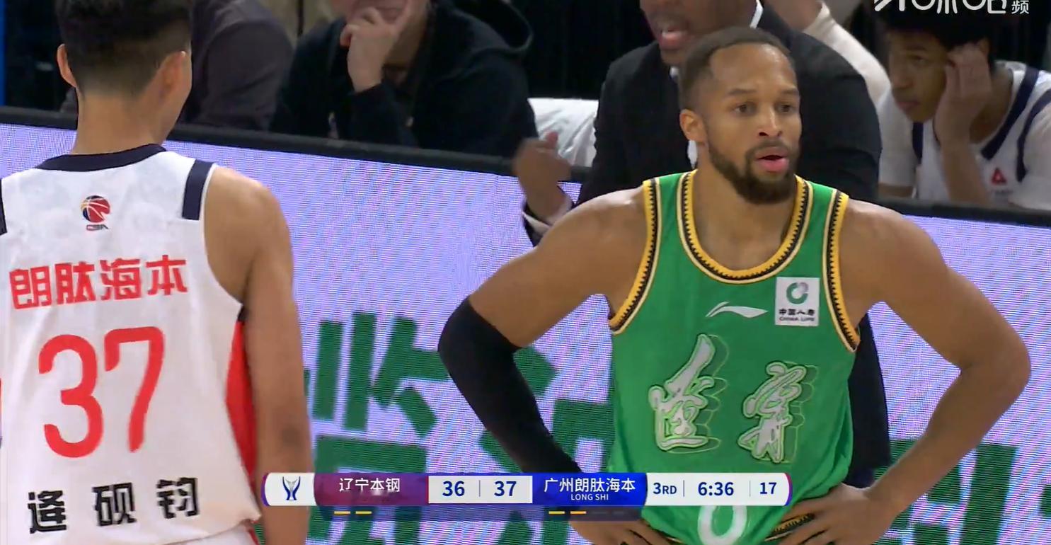 小将逄砚钧也是首次面对辽宁队，逄砚钧出自大连八中，2021年与李虎翼，黄秋实，刘