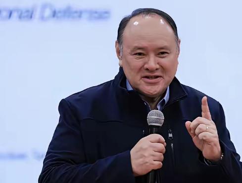 特奥多罗服软了？
菲律宾防长特奥多罗的那份声明，看着像是姿态放软，实际上更像一次