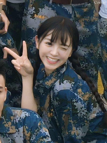 鞠婧祎 田曦薇出道前照对比，谁秒了？ 