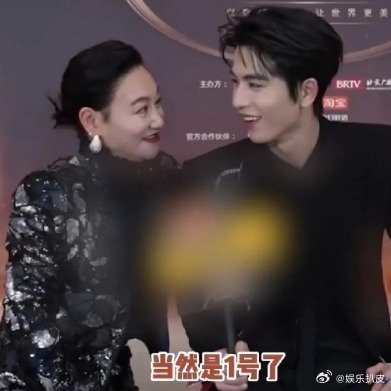 张凌赫感谢惠英红推荐逐玉惠英红也在看《逐玉》。我昨晚也是五集一口气看完了，太精彩