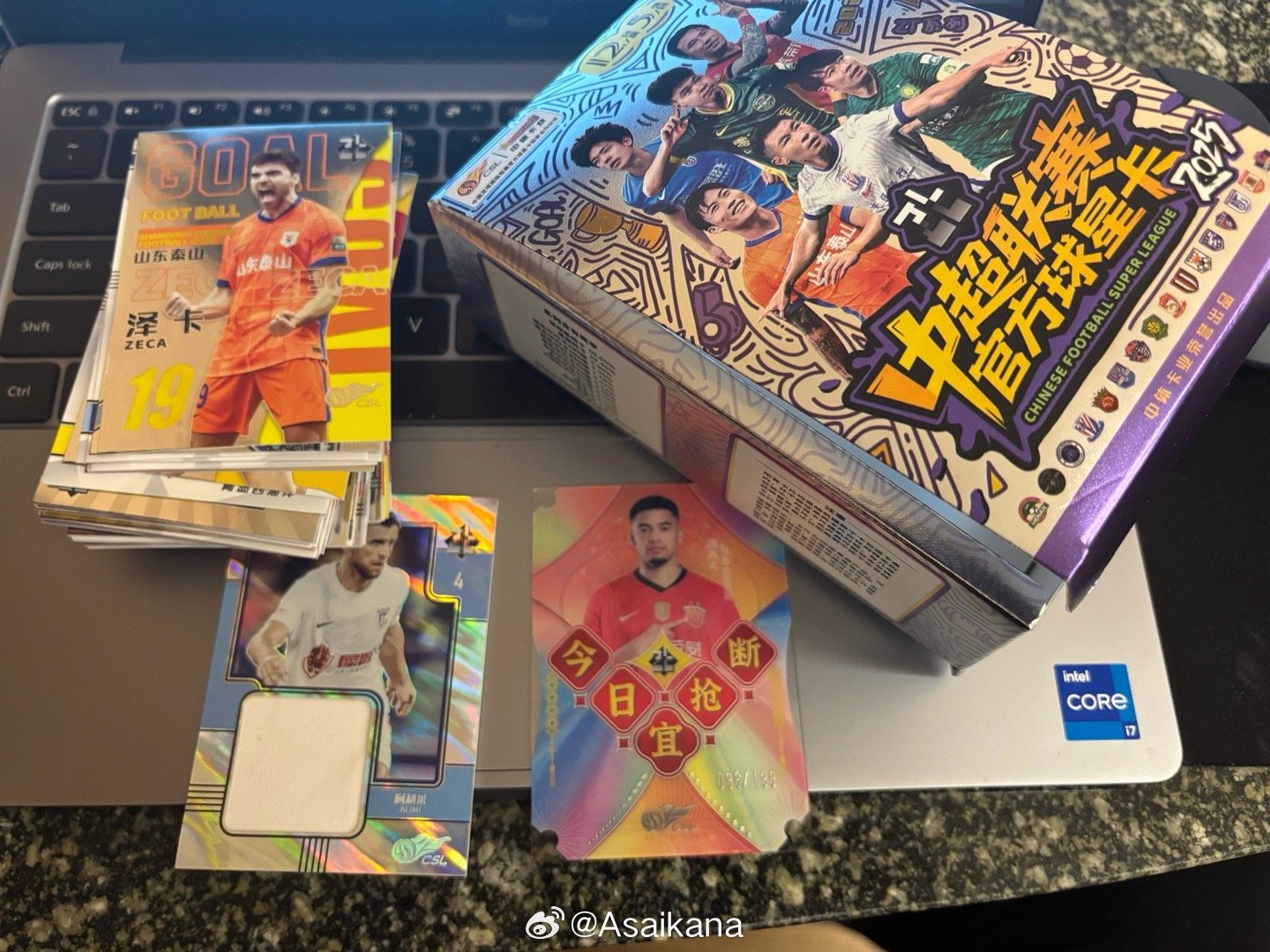 卡包拆完了，就拆到两个限量的蒋光太的有点乡土气息。。 