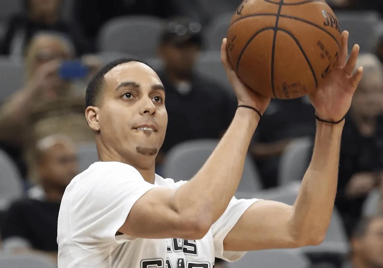 🇺🇸美媒晒图发问：“NBA 历史上最难掌握的投篮技能包是否就是凯文-马丁技能