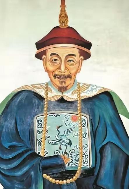 康熙年间，两袖清风的李光地，被举报贪墨了8000两白银，谁知康熙知道后却偷偷将8