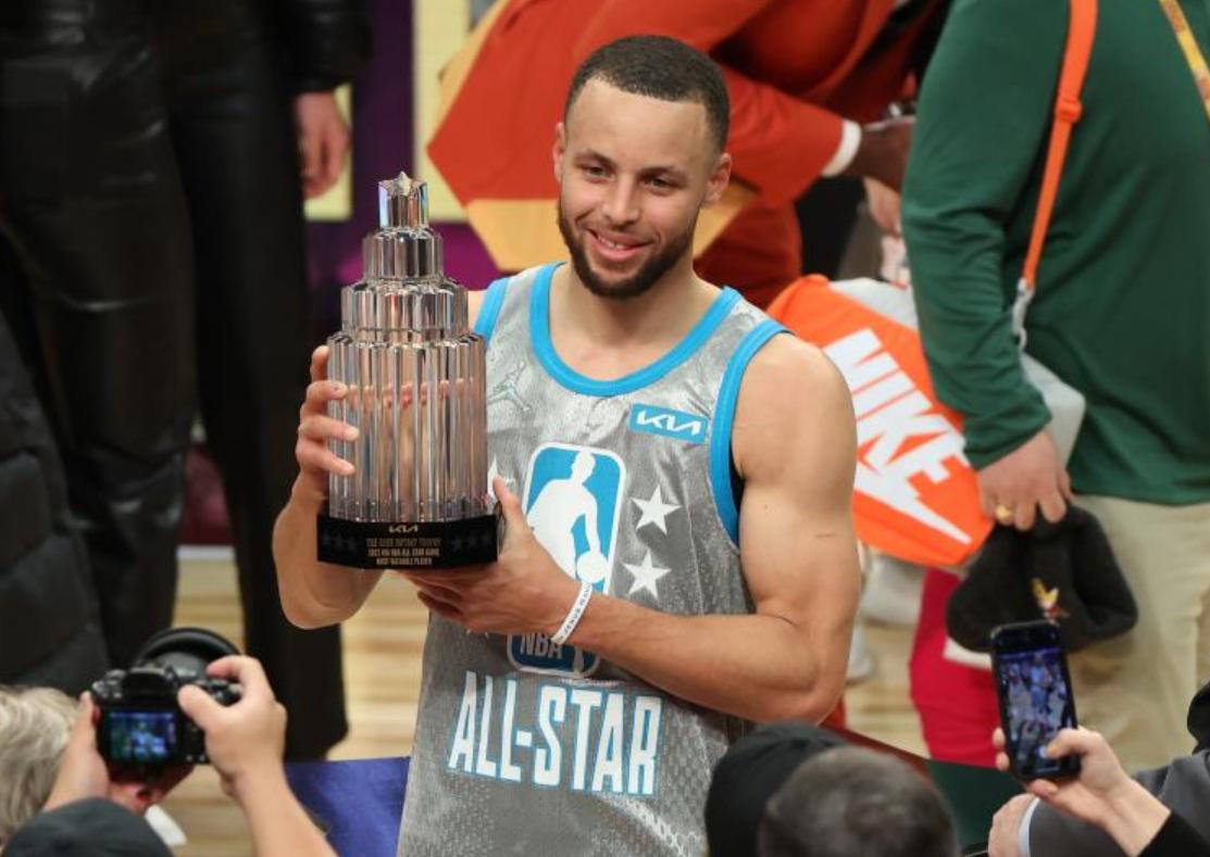 杜兰特你太大胆了！直接开喷为自己赢下两冠的库里
 
我觉得现在的全明星没救了，问