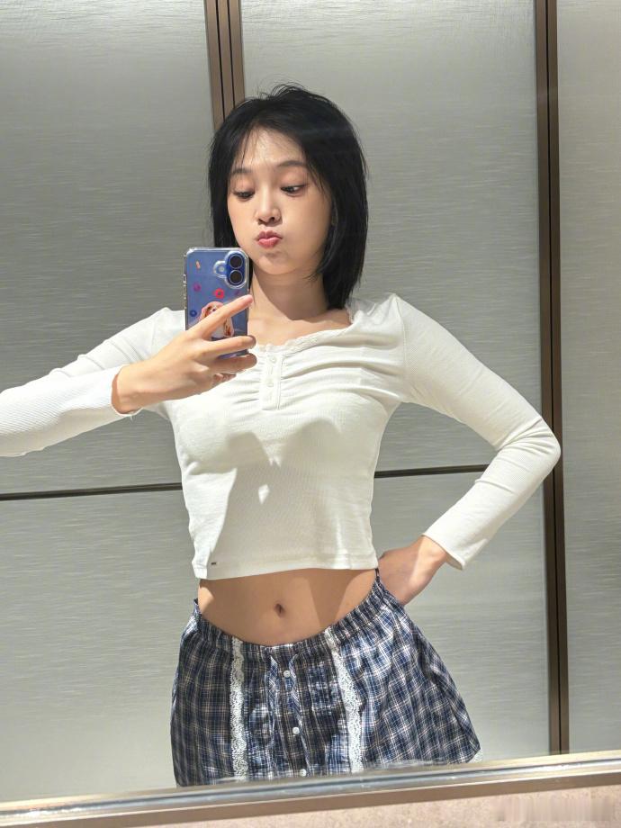 黄灿灿回应体重争议 黄灿灿深夜回复近期体重争议，对女明星的要求也太高了，好心疼，