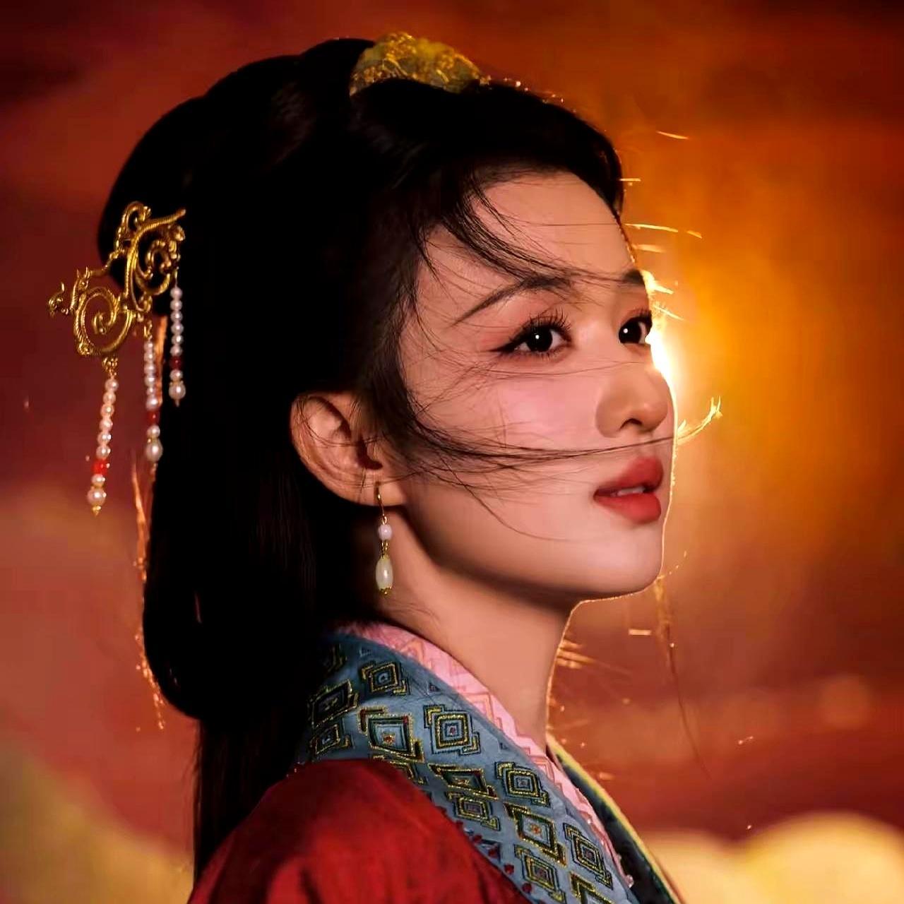 20秒，涨粉65万，一个没台词的眼神，直接把春晚收视率拉到38%。
 
镜头从头