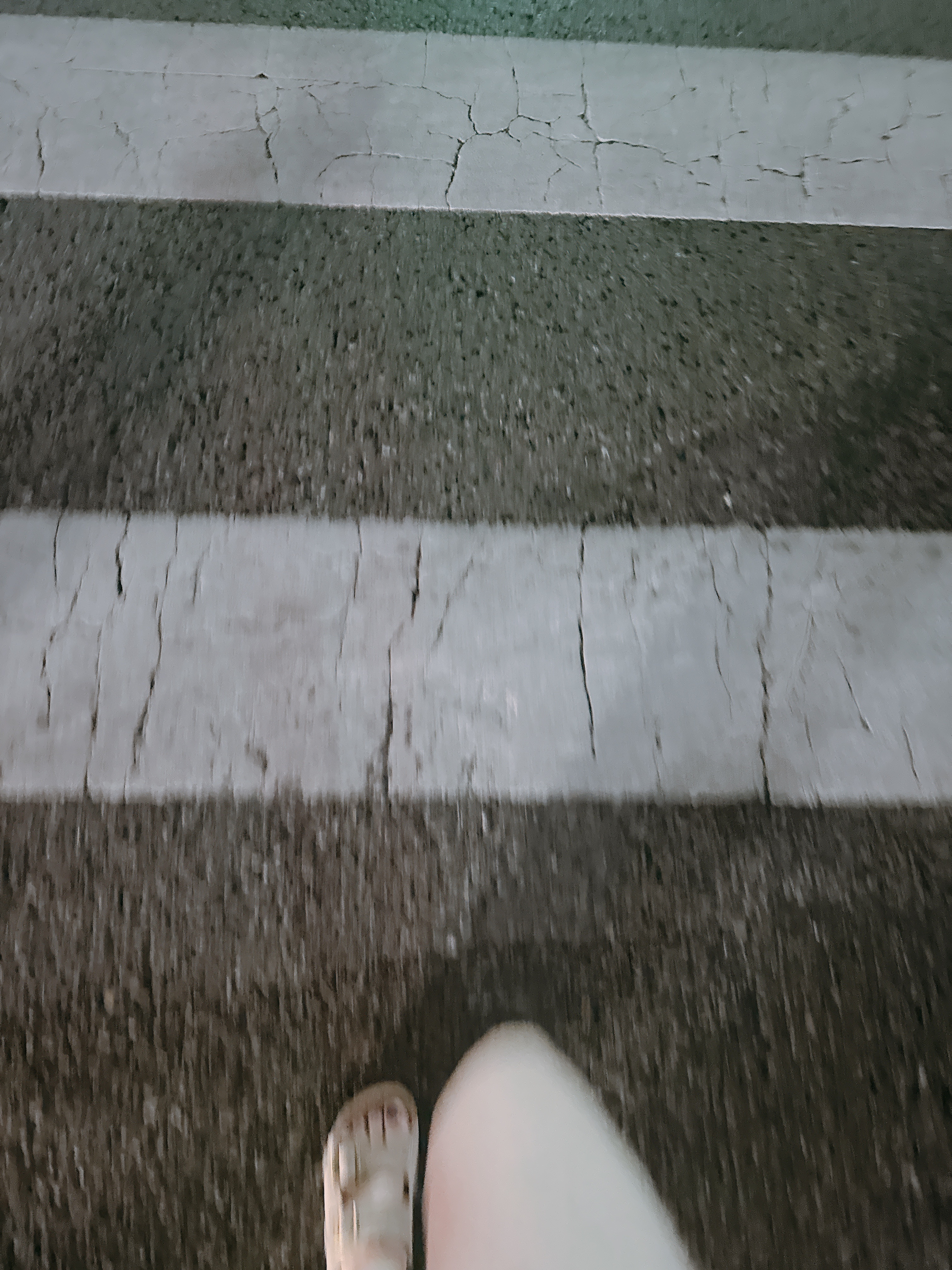又跟薛老师出去散步了散步=谈恋爱 