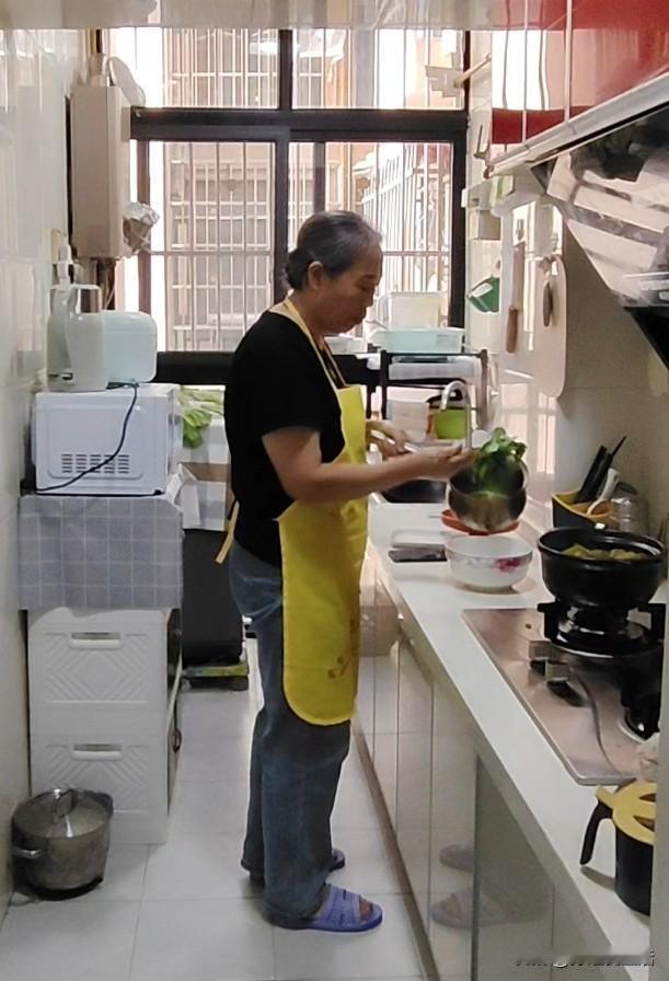 今儿这饭菜格外香
前几日觉睡不踏实，胃口也跟着差，昨夜睡得特别沉，心情敞亮，做出