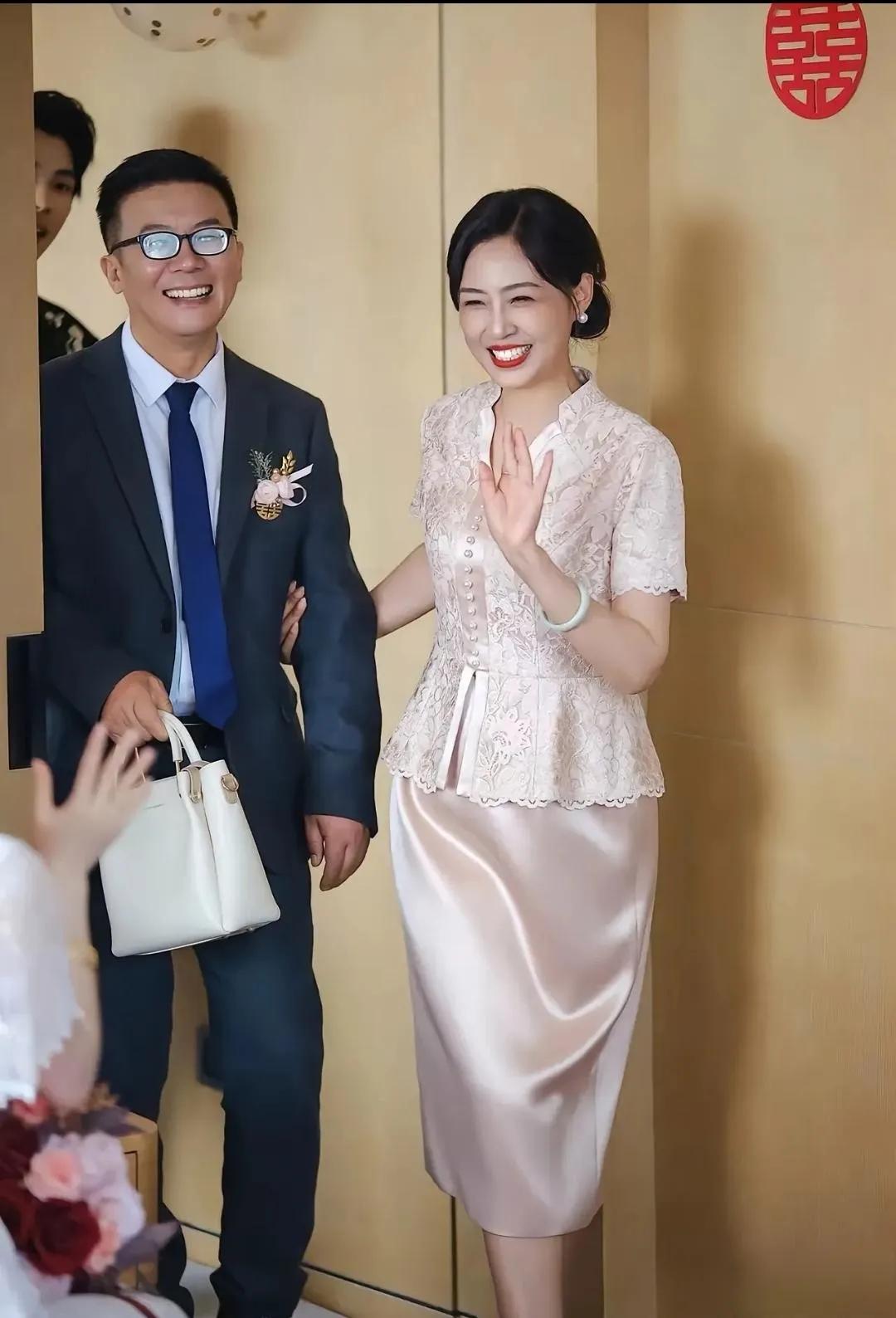 岳母颜值超女，婆媳相映成趣？观赏岳母，是否会动心？岳母竟比女儿更具魅力，颜值超越