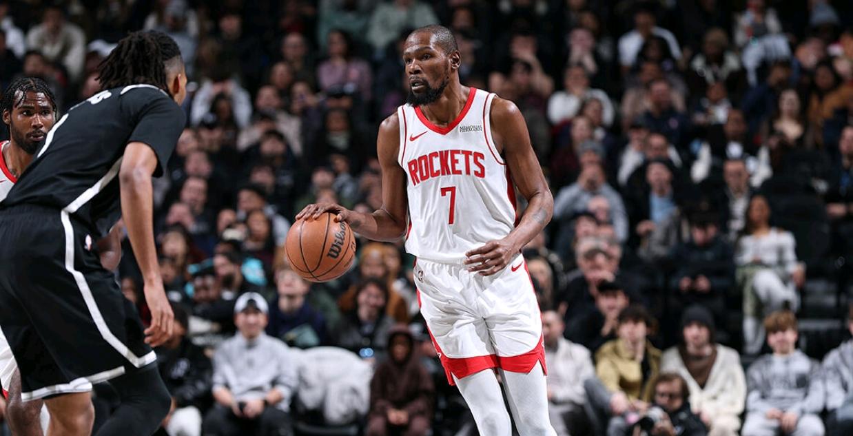 火箭队终于轻松赢球了！今天在主场对阵鱼腩鹈鹕队，119比110拿下比赛，可以说是