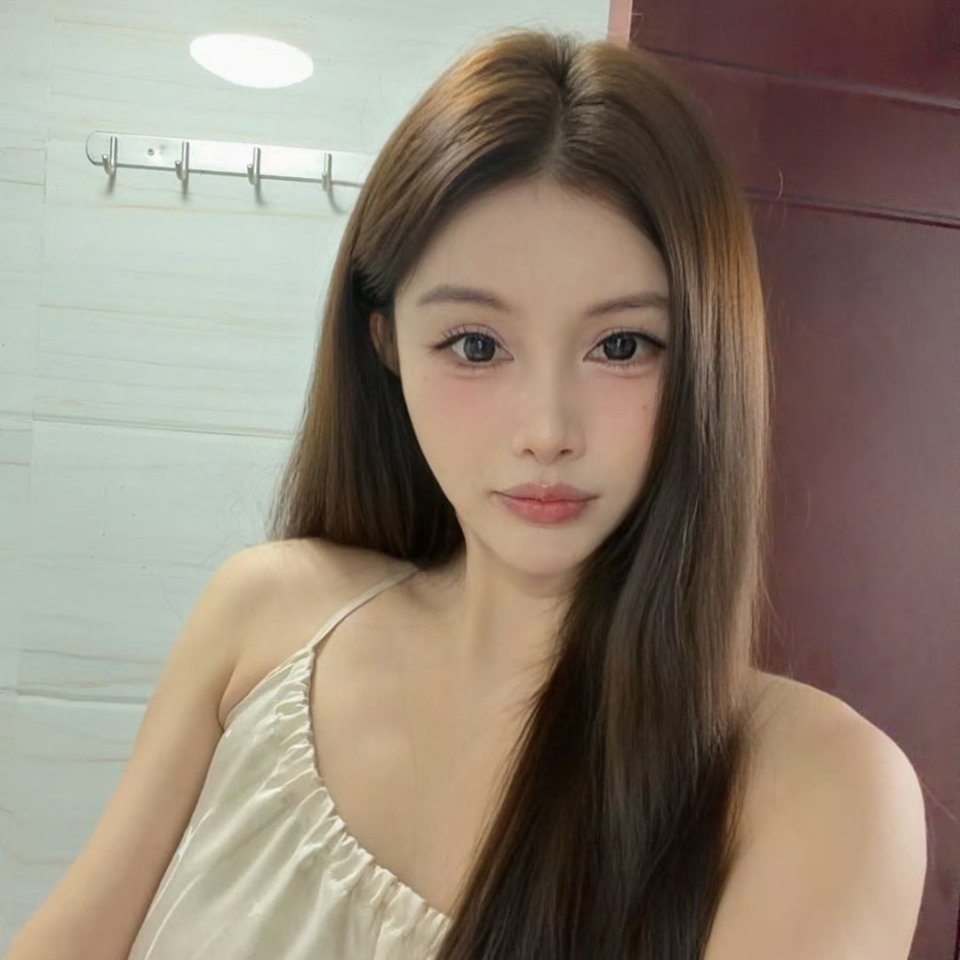 思慕社字母我曾以为爱是轰轰烈烈的誓言，后来才明白，爱是日复一日、细水长流的陪伴。