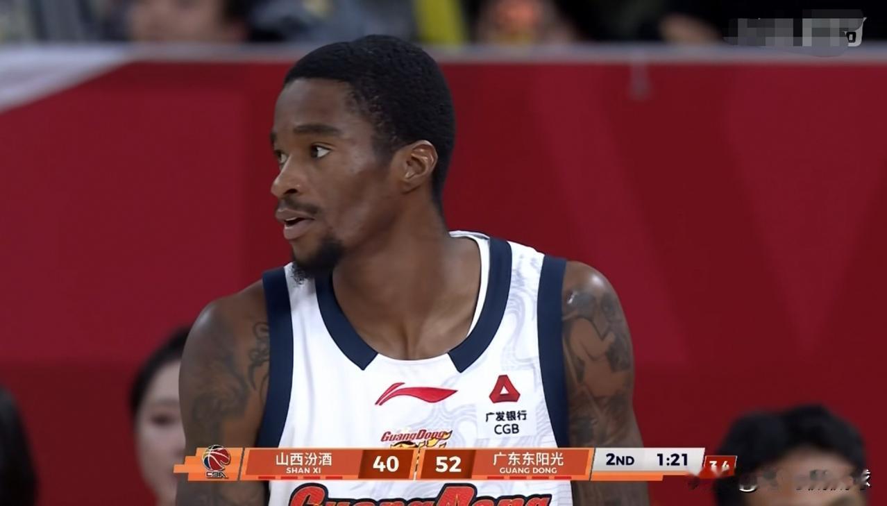 广东东阳光大外援萨姆纳真是大杀四方！在今天广东东阳光客场挑战山西汾酒的上半场比赛
