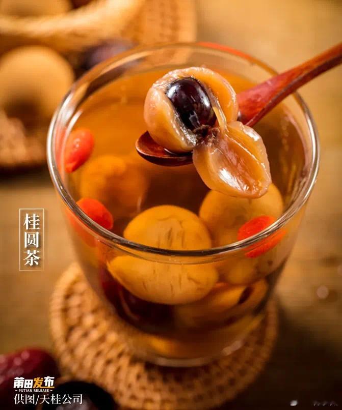 #福建人白露节气吃龙眼#对于福建人而言吃，是一门技术活创意十足的福建人把龙眼吃出