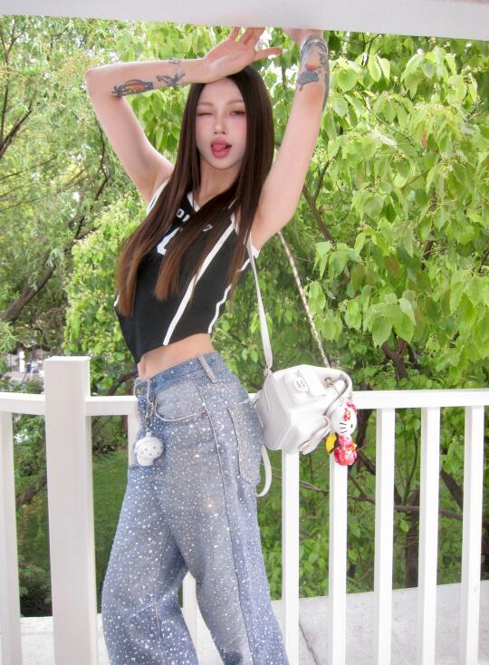 离谱!!右滑看闫桉本人有多帅!!