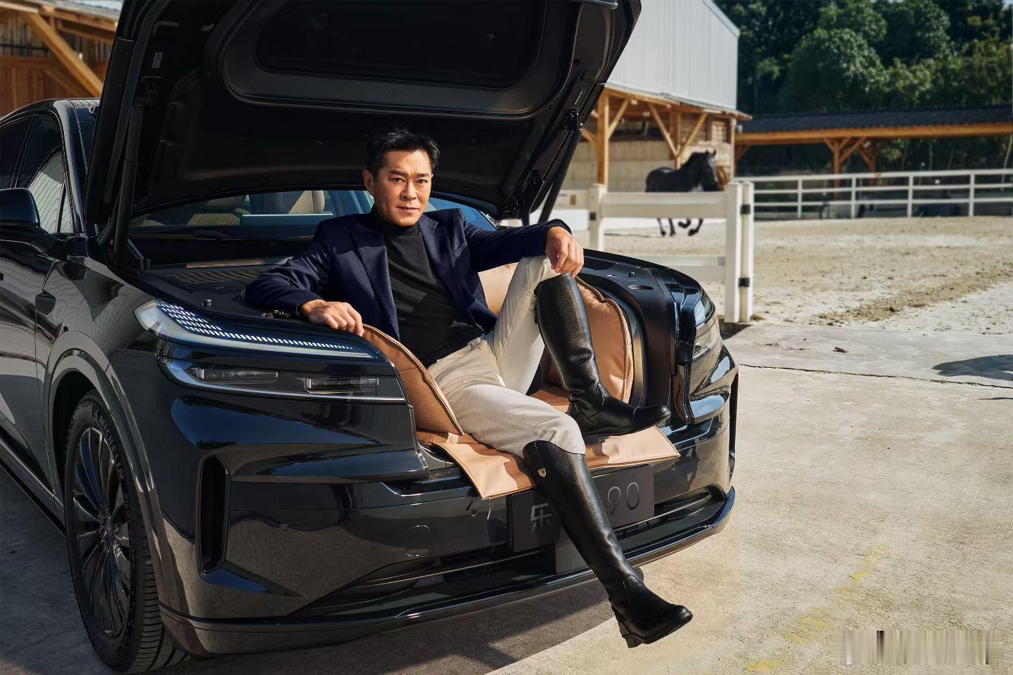 莫文蔚来了不久，古天乐就到了。虽然是个“要扣钱”的谐音梗，但蔚来这波明星流量还是