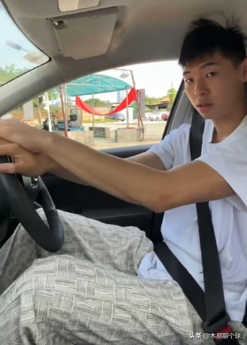 广东男篮最新消息：崔永熙努力学习中！
广东男篮于3月31日战胜江苏男篮之后，根据