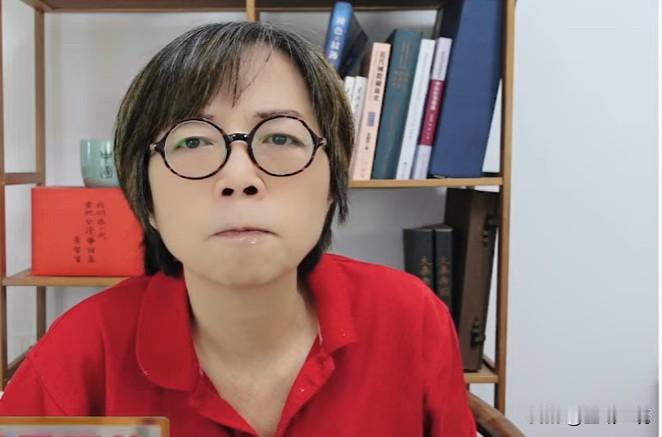 黄智贤称馆长是肌肉网红、肉呆

对于馆长，黄智贤原来在节目中称为“肌肉网红”，昨