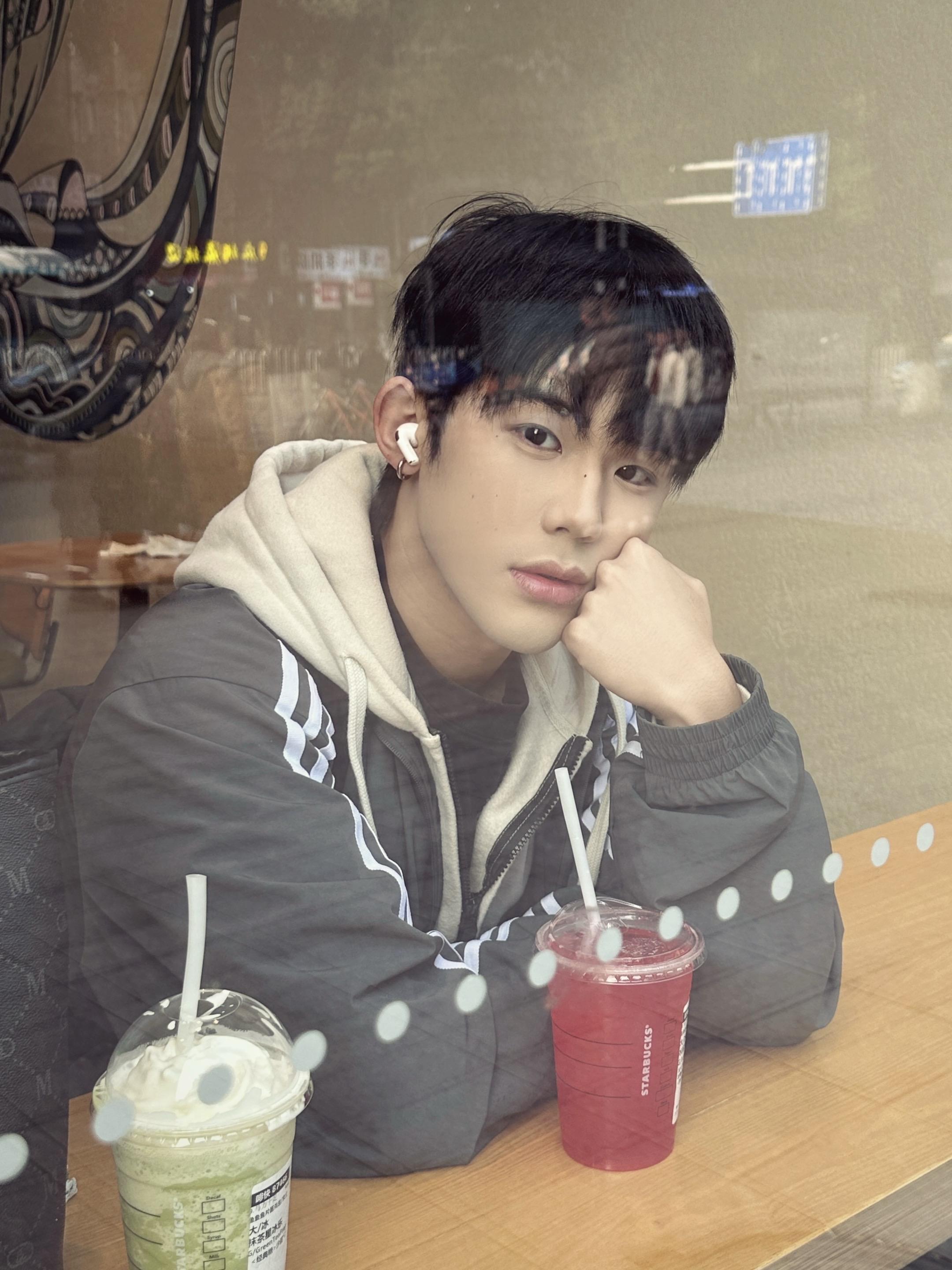 全都怪我太胆小 只会看着你傻笑