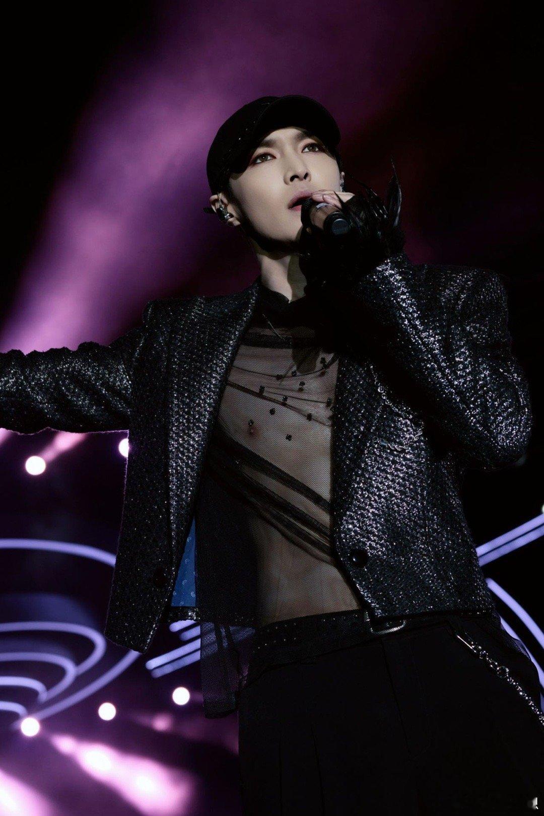 张艺兴把香港跳成东北了 这才是跨年晚会该有的样子嘛！有创意，有热情，还能让所有人