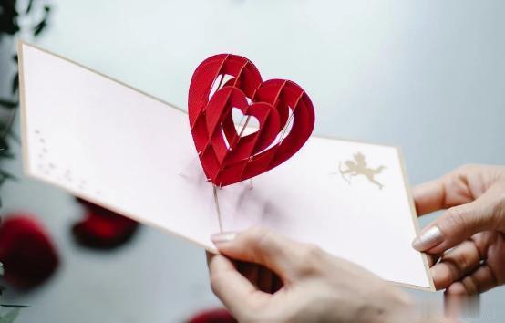 我和老公相识10年，结婚7年，有一个5岁的儿子。人们常说婚姻有七年之痒，我们最终