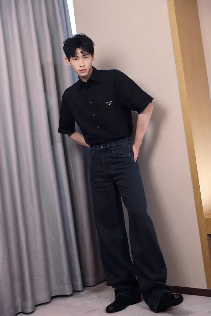 辛云来手机壳吓到我了冷脸大帅哥谁不爱呀~ 