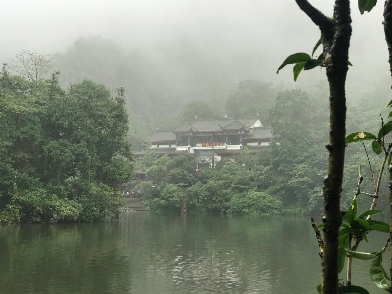 论天乙贵人
三命通会中的核心星煞，此神在民俗中最为尊贵。
天乙者，乃天上之神，在