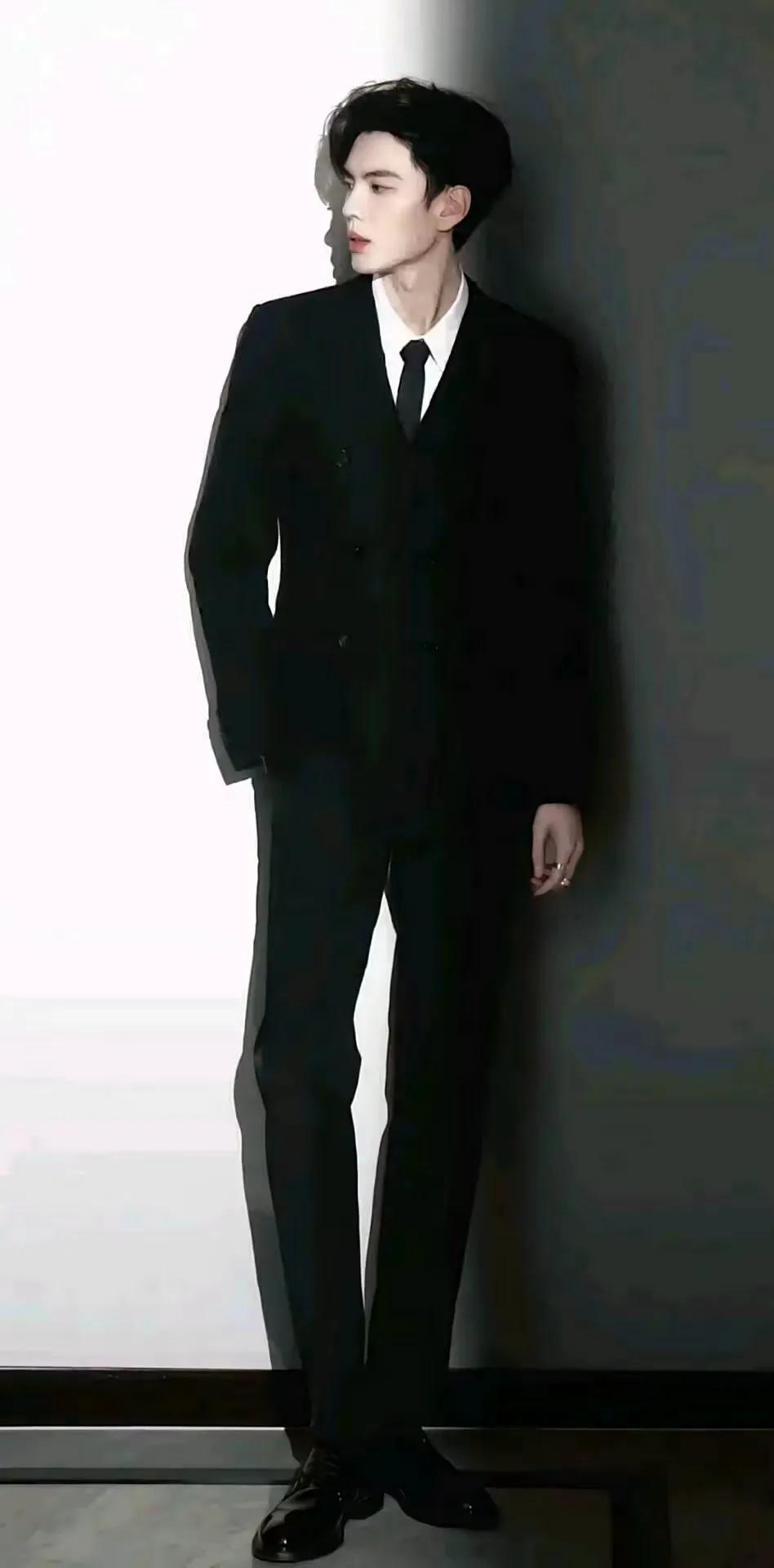 来自辽宁的五位大长腿帅哥，人均185以上，好逆天的比例，爱死啦！[送心][送心]