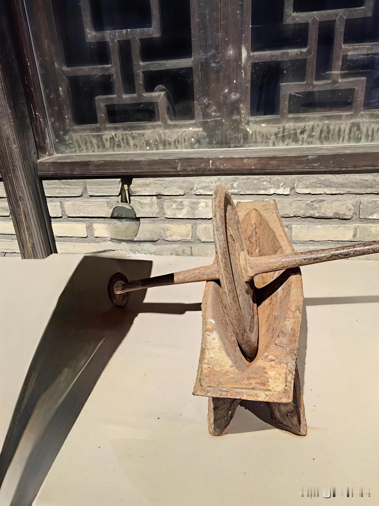 问了200人都不知道这老物件叫什么？都说不知道，也从来没有见过，这个老物至少有上