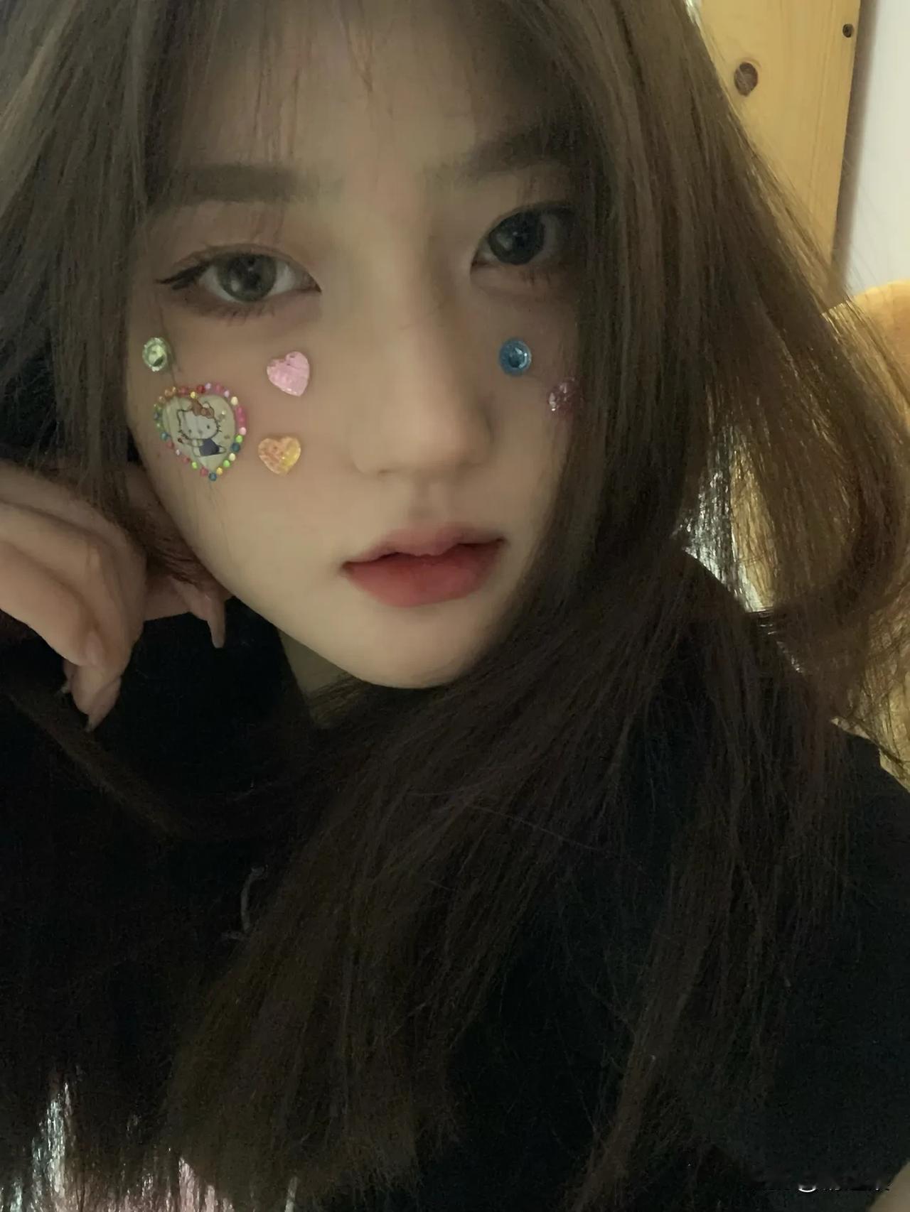 有人喜欢可爱型，萝莉萌动，像粉色娇嫩的花朵，调皮起来让人毫无抵抗力；御姐型也很有