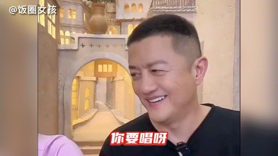 #李亚鹏让妻子和他一起唱因为爱情#李亚鹏zb还特意选了王菲的《因为爱情》这首歌，