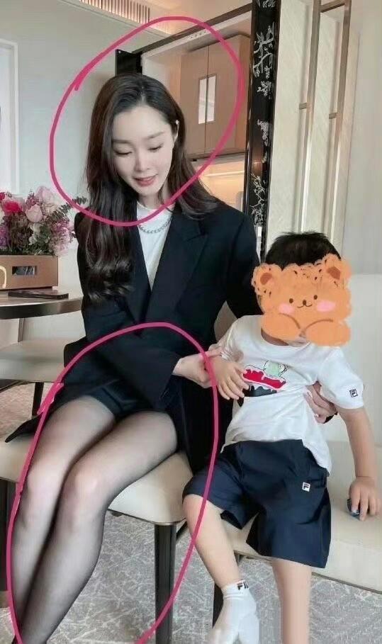 我明白了宋轶为什么少穿黑丝的原因。 ​​​