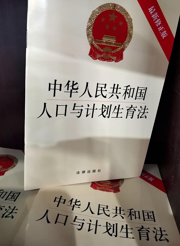 计划生育政策利大于弊还是弊大于利呢？
首先声明一下，计划生育砖家和人口砖家的理论