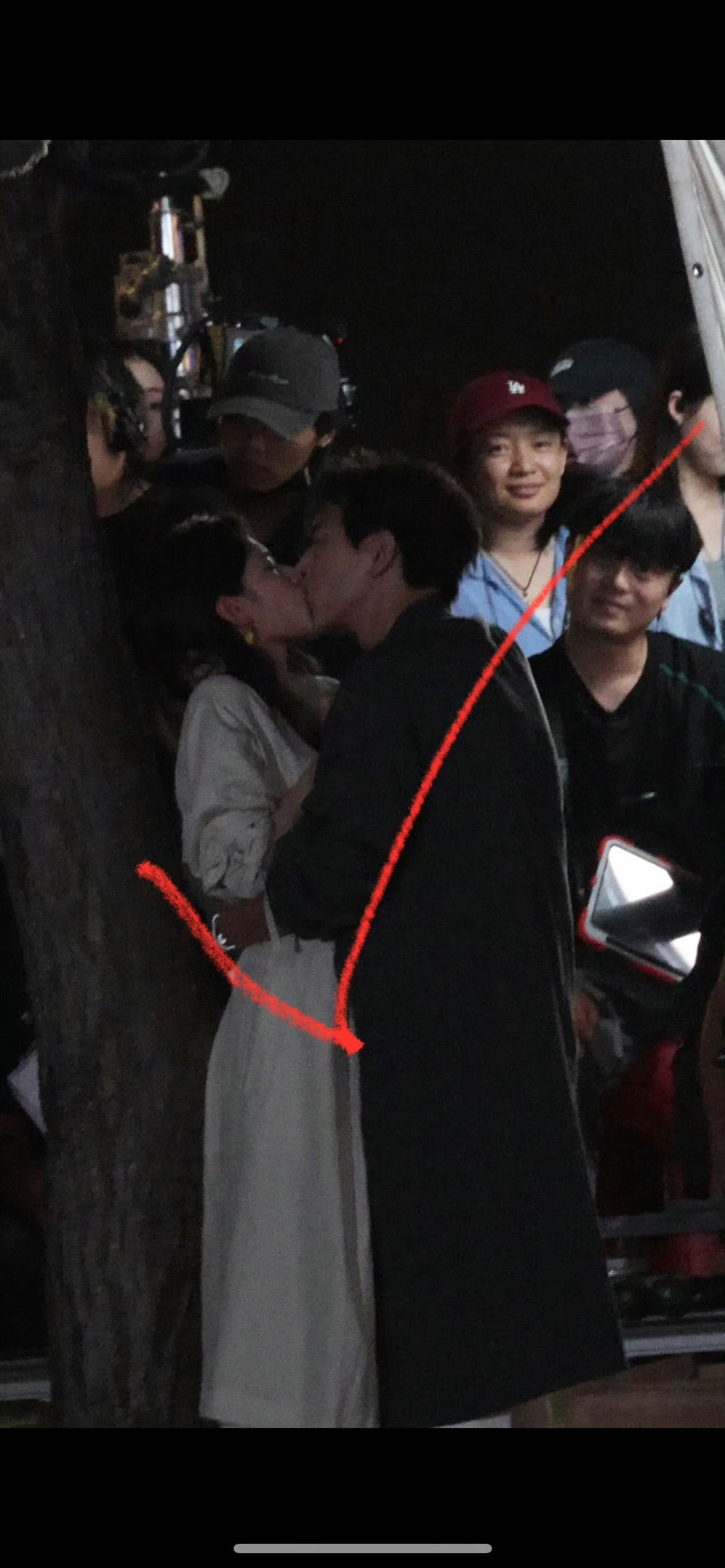 我勒个李现和张婧仪雾里青吻戏来了