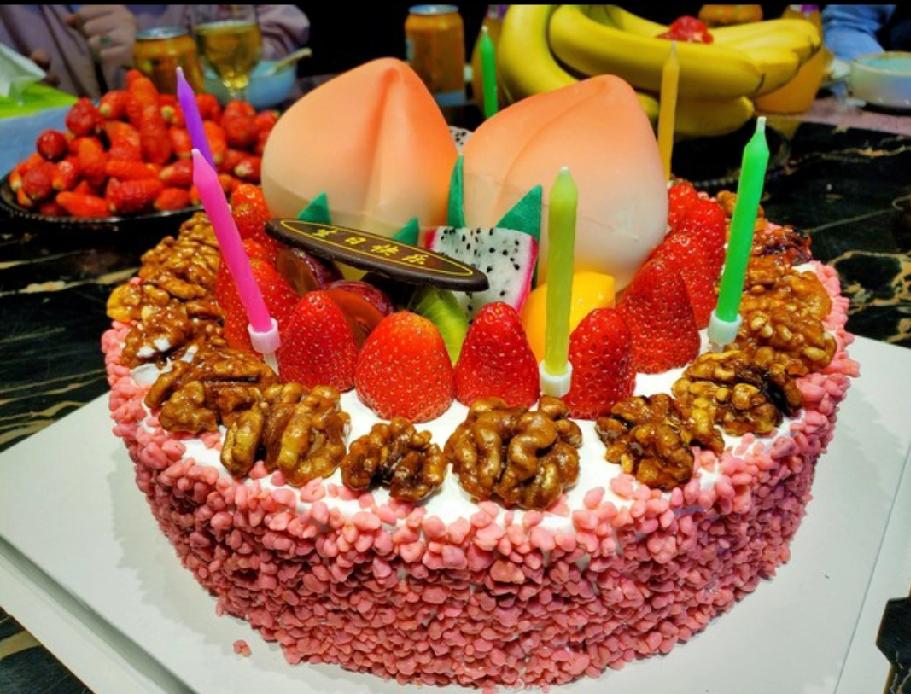 你过农历生日，还是过公历生日。
说到过生日这个话题，每个人每年都有经历过。随着个