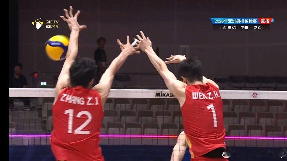 嘉哥好拦网，反超比分[点赞]。中国男排vs新西兰男排2026男排亚锦赛 ​​​