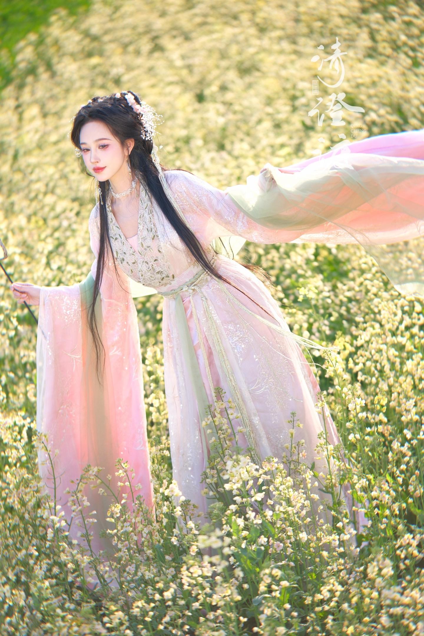 随手拍的花絮都好喜欢呀，春天的色系来啦～