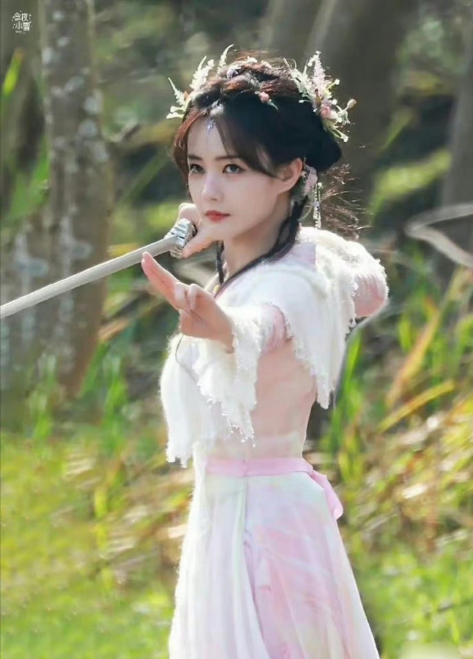 李一桐这个造型是不是有点仙剑那味儿了？ ​​​