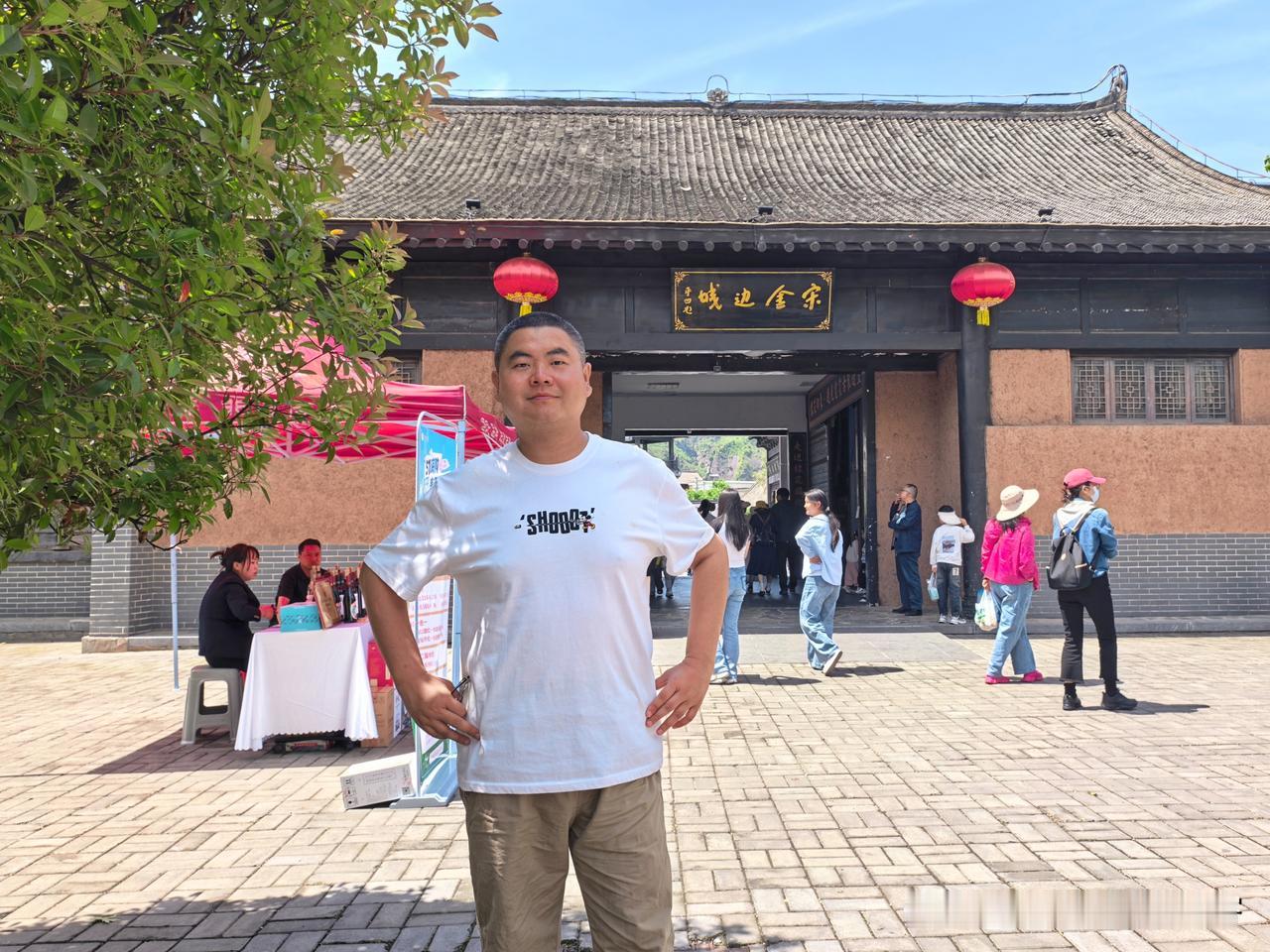 五一节假期第三天，终于有时间出来玩了！清晨，从渭南西站出发，乘坐火车前往商洛市丹