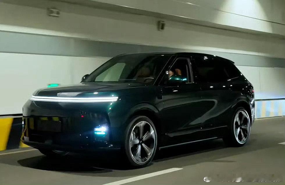 【全球大五座科技旗舰小鹏G9L来了】新车定位中大型SUV，外观采用了家族全新的设